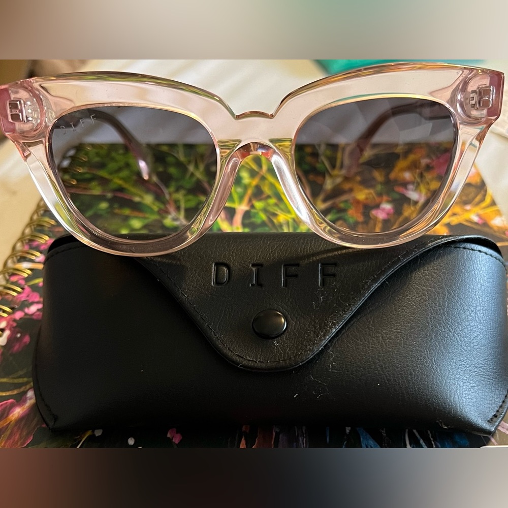Diff pink sunglasses